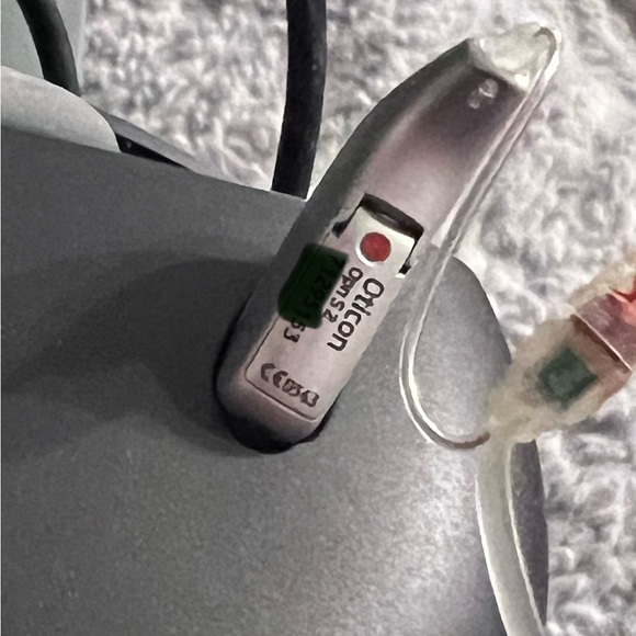 2 Rx Oticon RIC OPN S 2 RIC Silver Hearing Aids with docking station - Picture 5 of 8